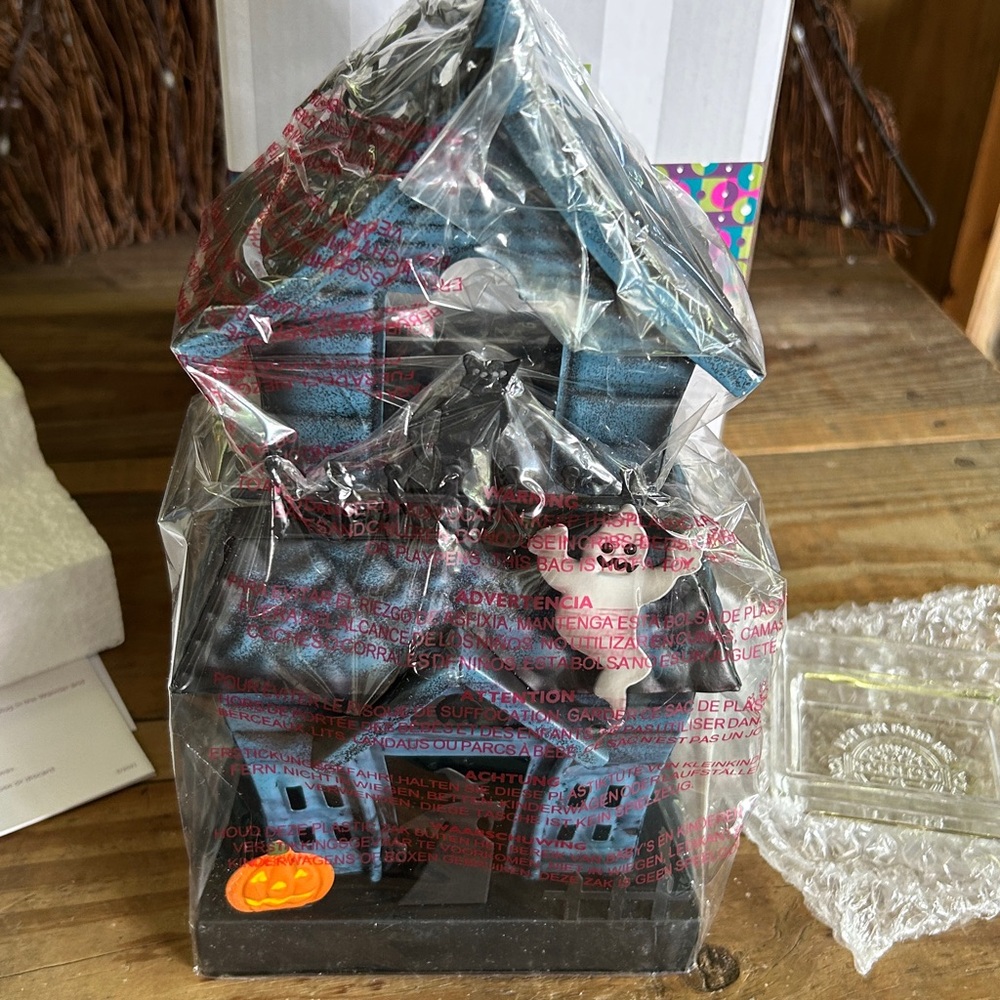 Scentsy Festive Haunting Good Time Warmer BNIB - Picture 3 of 7